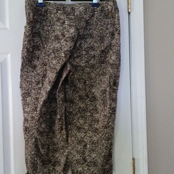 Chico's  brown cream cargo capris with drawstring leg opening  Sz 6  NWOT - Picture 5 of 7